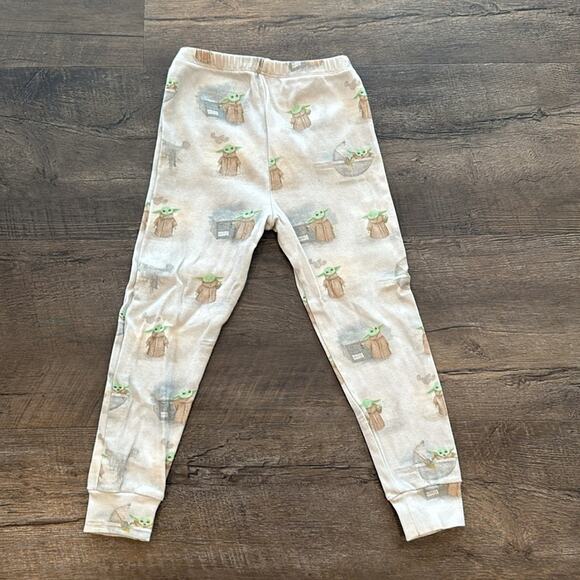 Pottery Barn Kids size 4 Star Wars The Mandalorian Grogu (Baby Yoda) Pajama Set - Picture 8 of 12